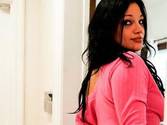 Sensual brunette babe Mona Azar is sucking down on the knees